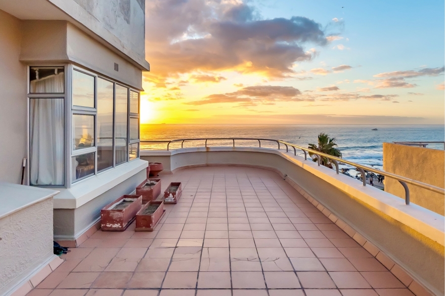 3 Bedroom Property for Sale in Sea Point Western Cape